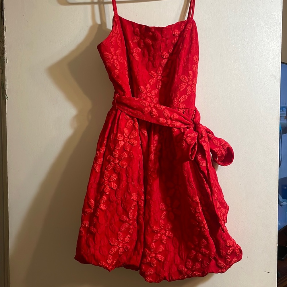 Very cute red dress, bow tie in front or back♥️